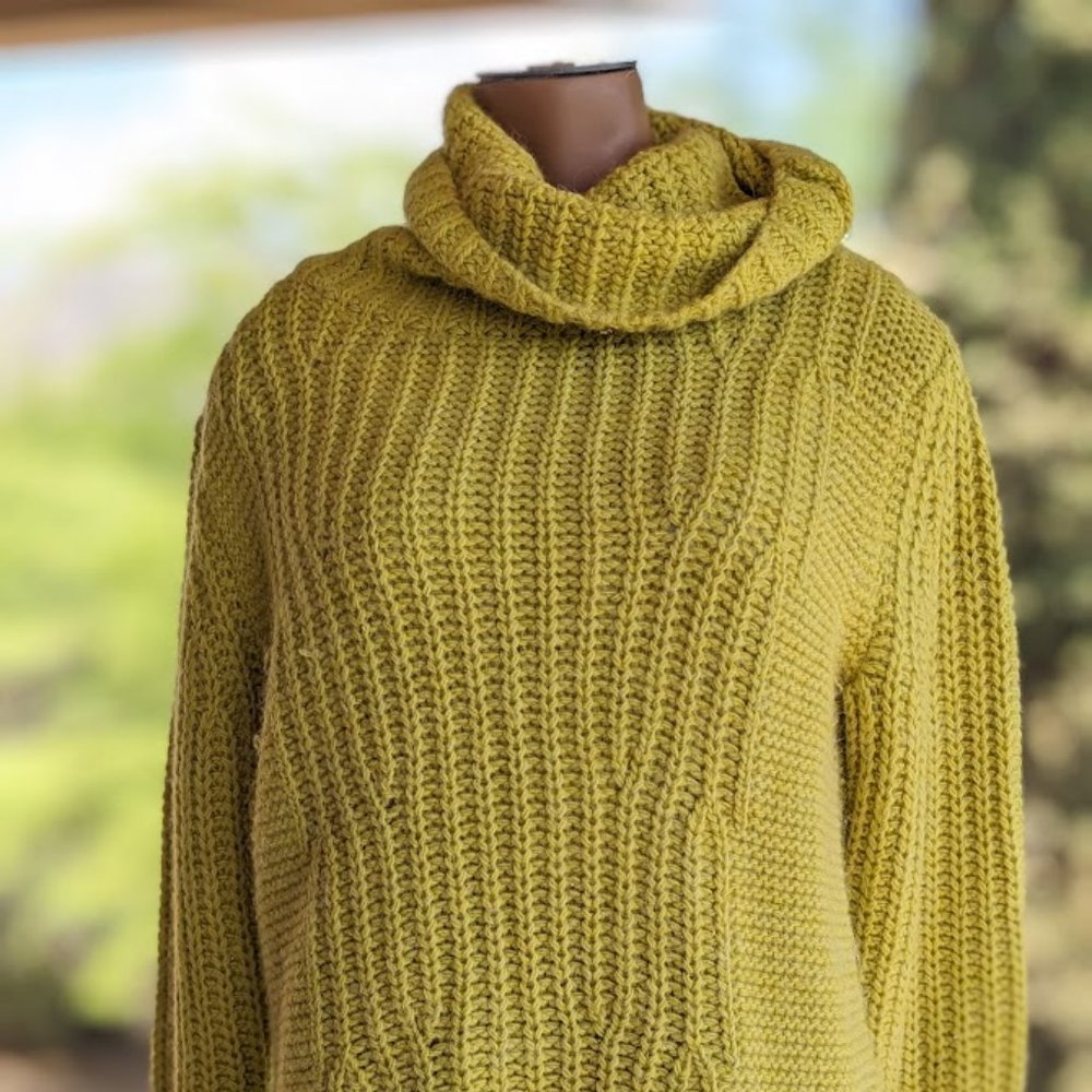 Banana Republic Relaxed Fit Turtleneck